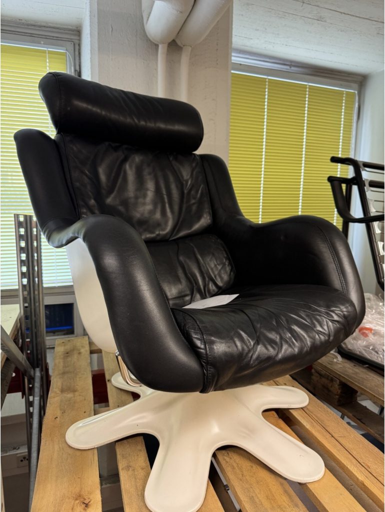 Yrjö Kukkapuro 418 Armchair